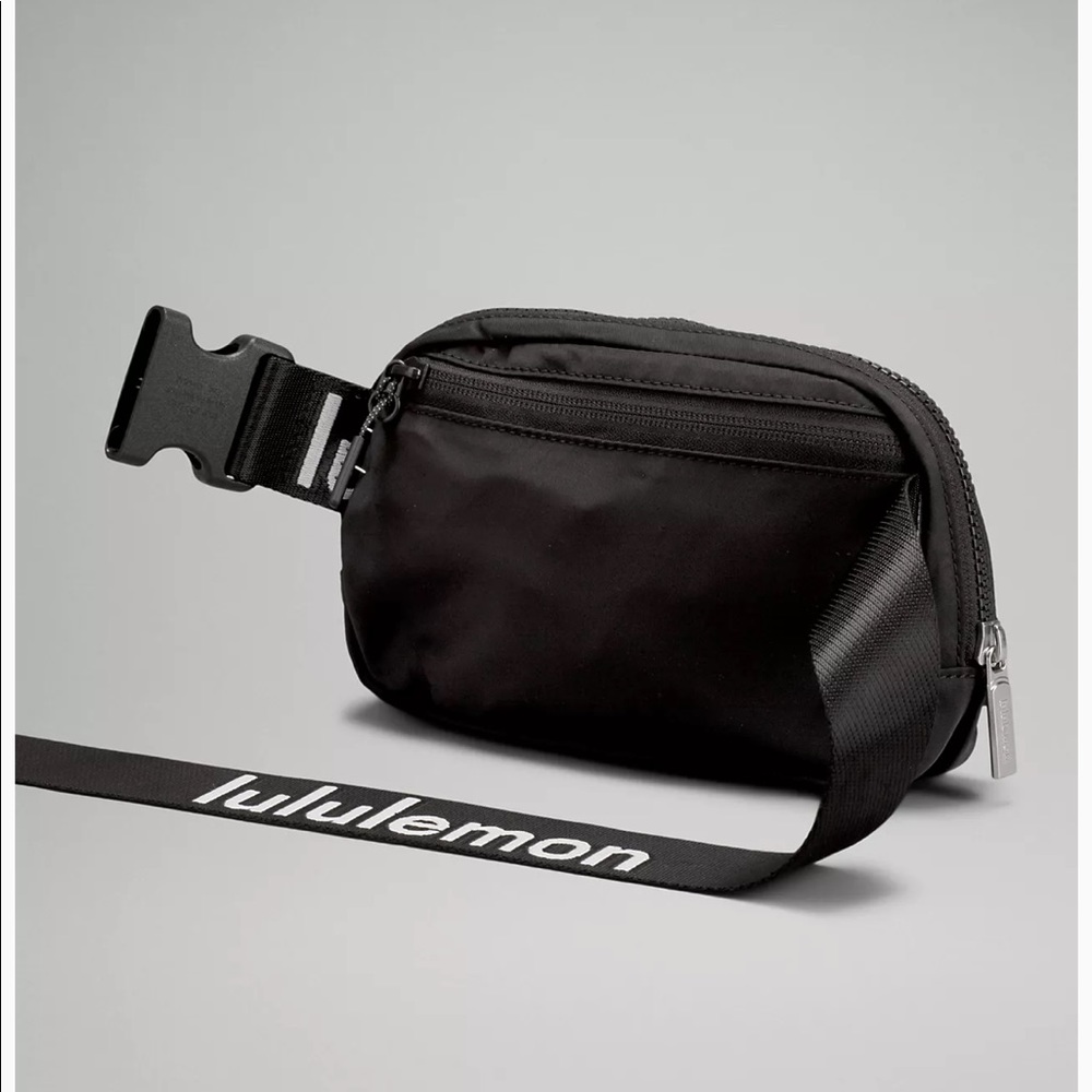 Last one! NWT Lululemon Black Everywhere Belt Bag! - Picture 8 of 12